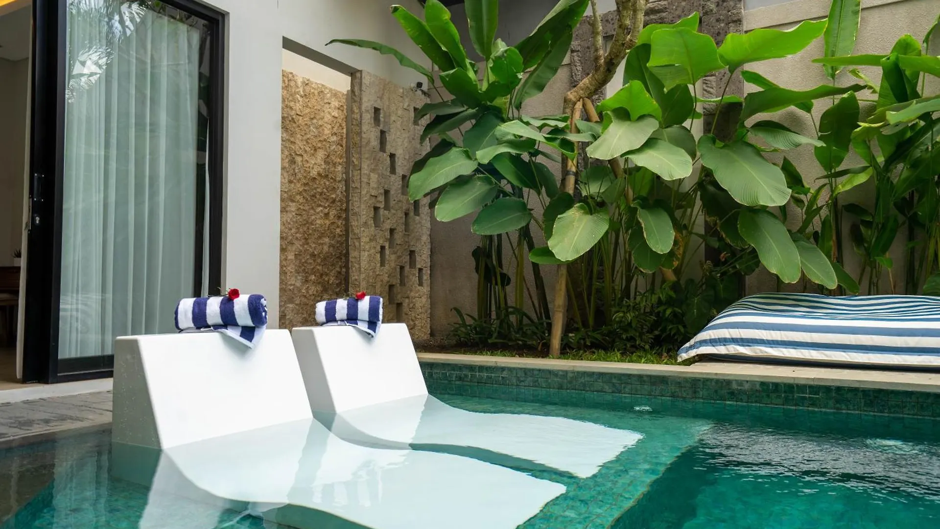 Luxury Casa White Palmera Uluwatu Villa