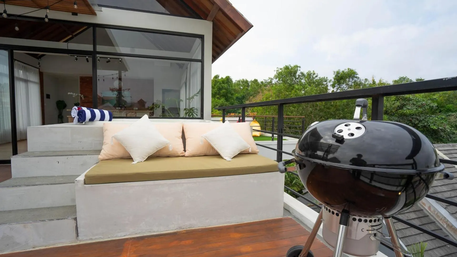 Luxury Casa White Palmera Uluwatu Villa